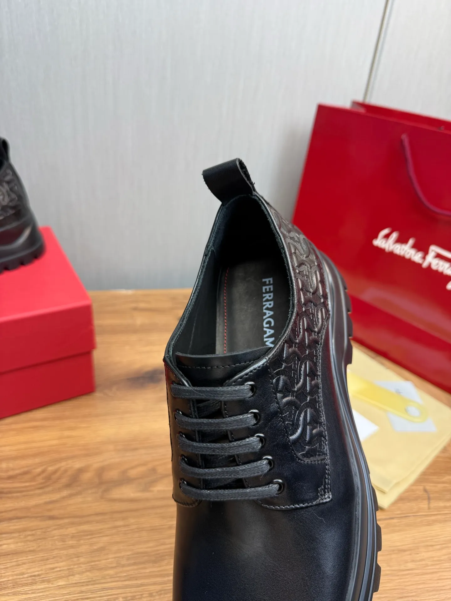 Men's shoes 💰880💰 Ferragamo. [Ferragamo] Men's Loaf leather shoes, the latest hot style, 1:1 original purchase quality, top quality, imported open-edge beaded cowhide leather on the upper, hand-made three-dimensional stitching highlights the round toe design, the inner feet are made of imported cowhide, with original wear-resistant rubber outsole, matching code 39-44, (38, 45 custom-made, non-refundable)